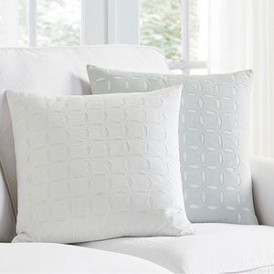 🩵EUC - BALLARD DESIGNS- SUZANNE KASLER EYELET PILLOW COVER🩵